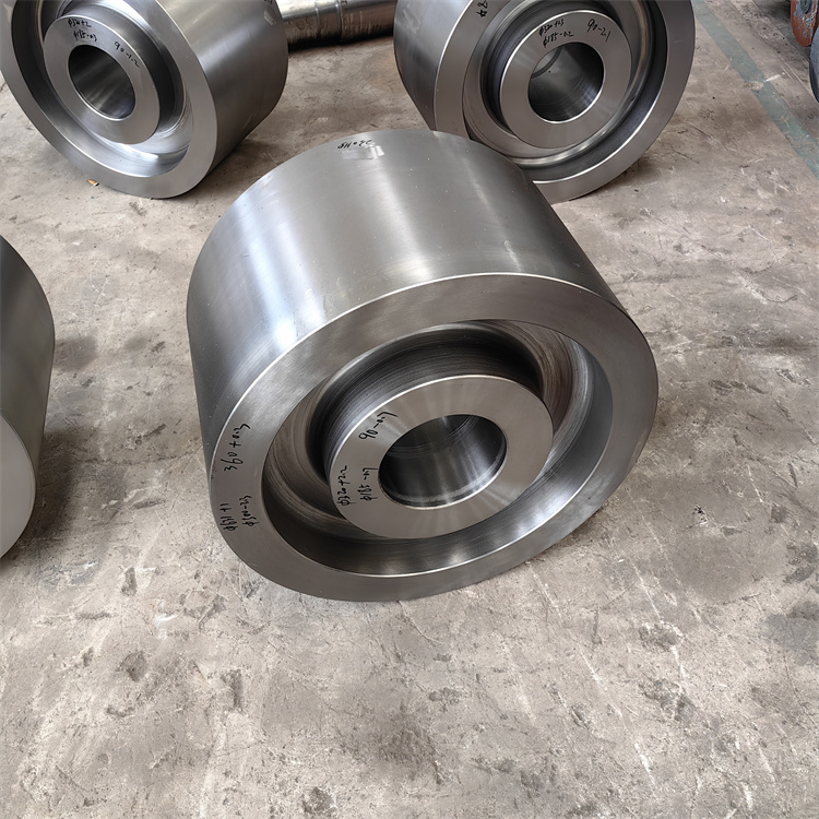 Winning the bid for processing tugboat forgings, using heat treatment and high-temperature forging forming for tugboat launching wheels