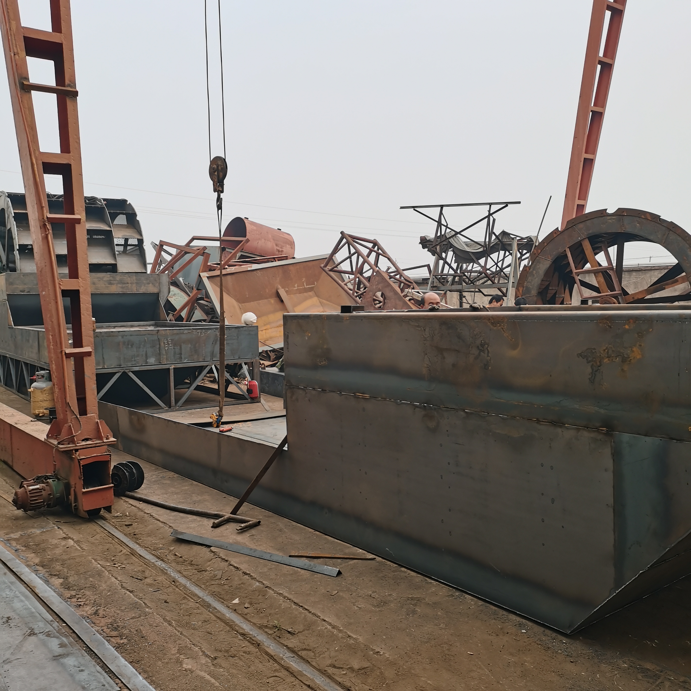 Shabawang Sand Washing and Dehydration Integrated Machine can be hoisted as a whole and equipped with a fine sand recycling system for easy installation and operation