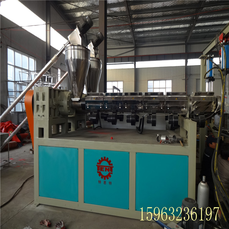 Dual color water conveying carpet equipment, Trent Machinery, Polyme hydrophobic carpet assembly line