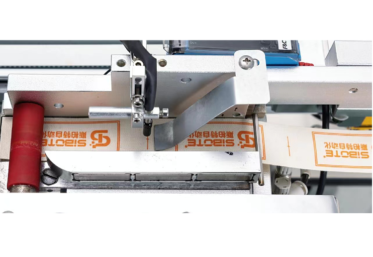 New automatic labeling machine clothing label automatic recognition precise positioning operation SMC moisture separation manufacturer