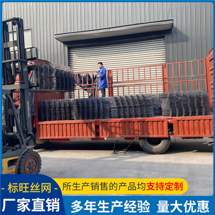 Biaowang produces steel wire mesh sheets for construction sites, with a thickness of 4mm and a diameter of 150mm. Industrial mesh has strong pressure bearing and corrosion-resistant steel bars