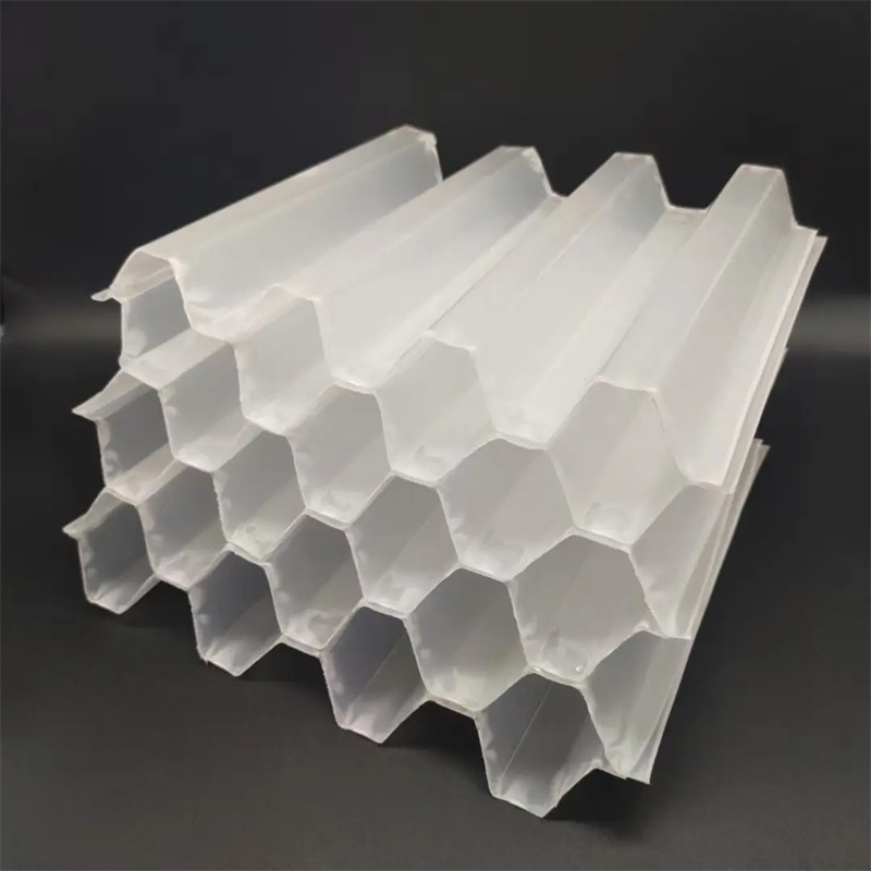 There are two types of honeycomb fillers available: inclined pipe and straight pipe, with PP and PVC materials available