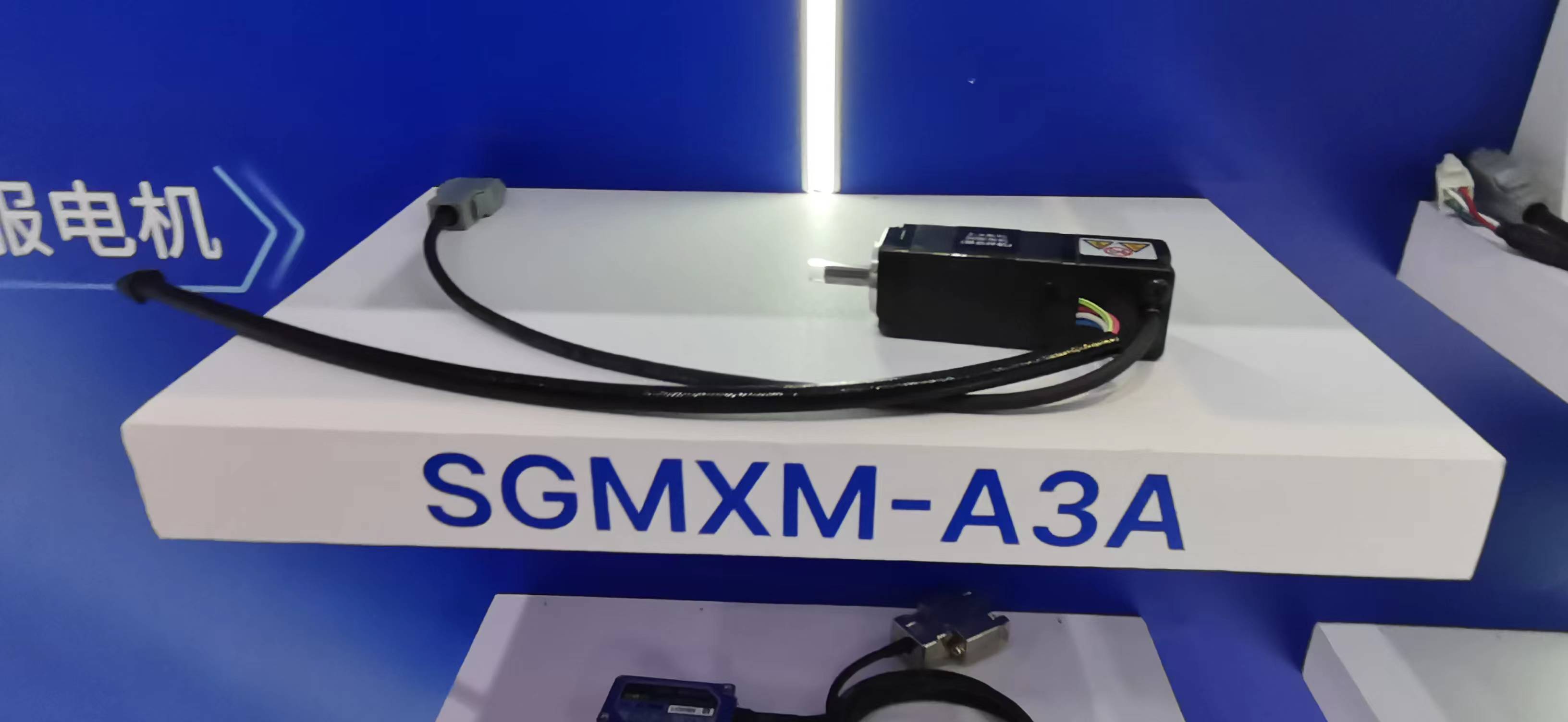 Original Yaskawa servo motor SGMXG-44AUA61C2 SGMX series 26 bit incremental absolute value sharing