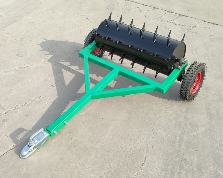 Loose grassland lawn Hole punch traction type artificial grassland breathable water storage drilling machine