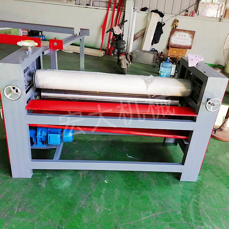 Woodworking single-sided gluing machine with adhesive roller that can open wire and increase the amount of glue applied. Wood board, calcium silicate board, gypsum board, roller coating