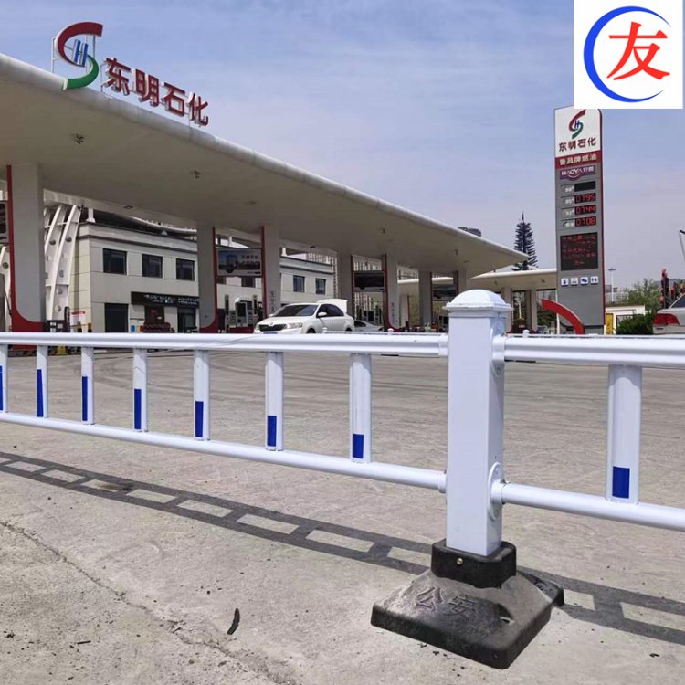 公路护栏 交通防撞栏杆 做机非隔离栏杆厂家 种类齐全