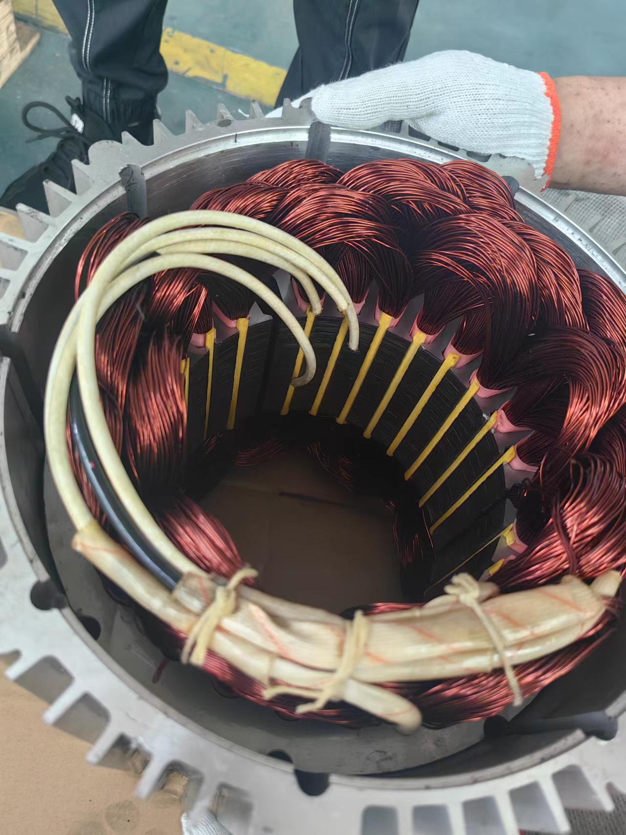 30kw 160rpm low-speed silent three-phase AC rare earth brushless synchronous direct drive wind turbine permanent magnet generator