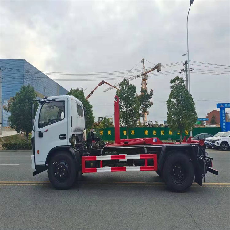 Dongfeng Dolika hook arm carriage detachable 6-way garbage truck, efficient garbage removal, and sufficient vehicles available