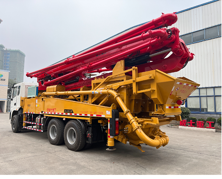 Weishi mixer with pump truck, 33 meters wheelbase, short body, small rural building and road repair, construction tool