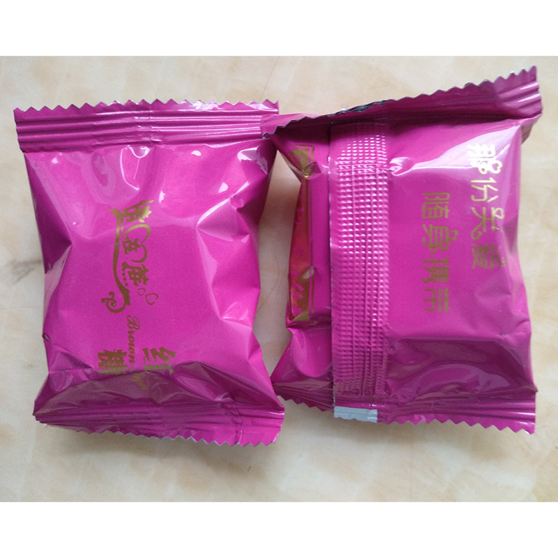 Black sugar packaging machine, brown sugar block, hard sugar bagging mechanism, material tray, candy pillow type automatic packaging machine