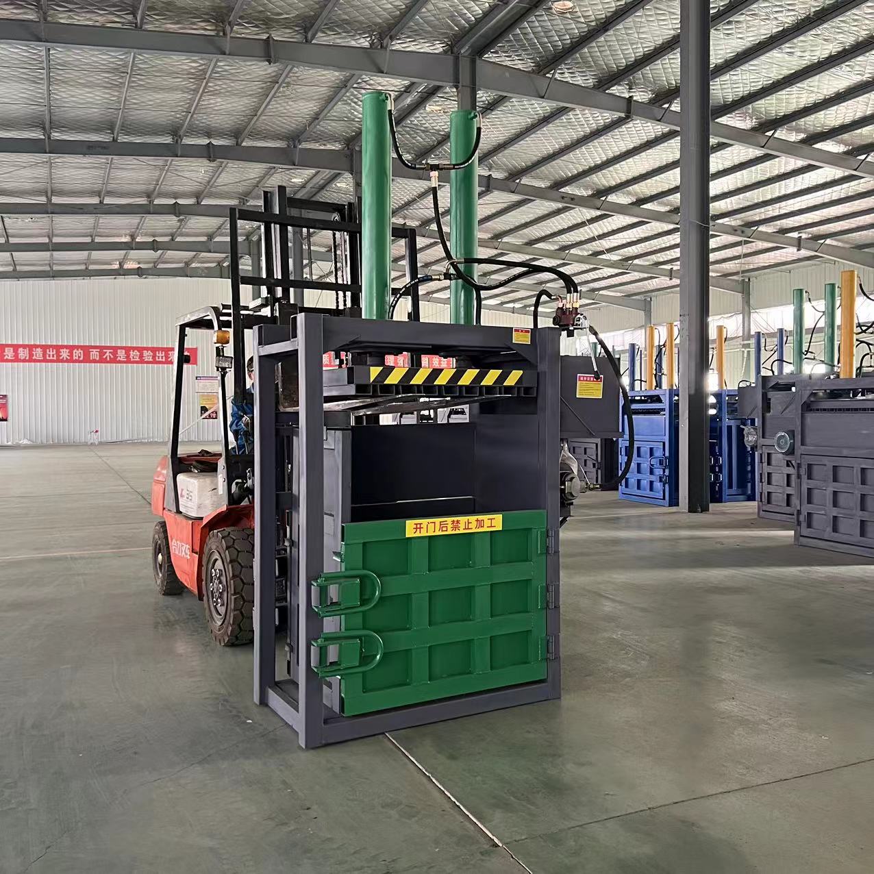 Double cylinder vertical waste paper baler hydraulic baler waste plastic film corner material baler