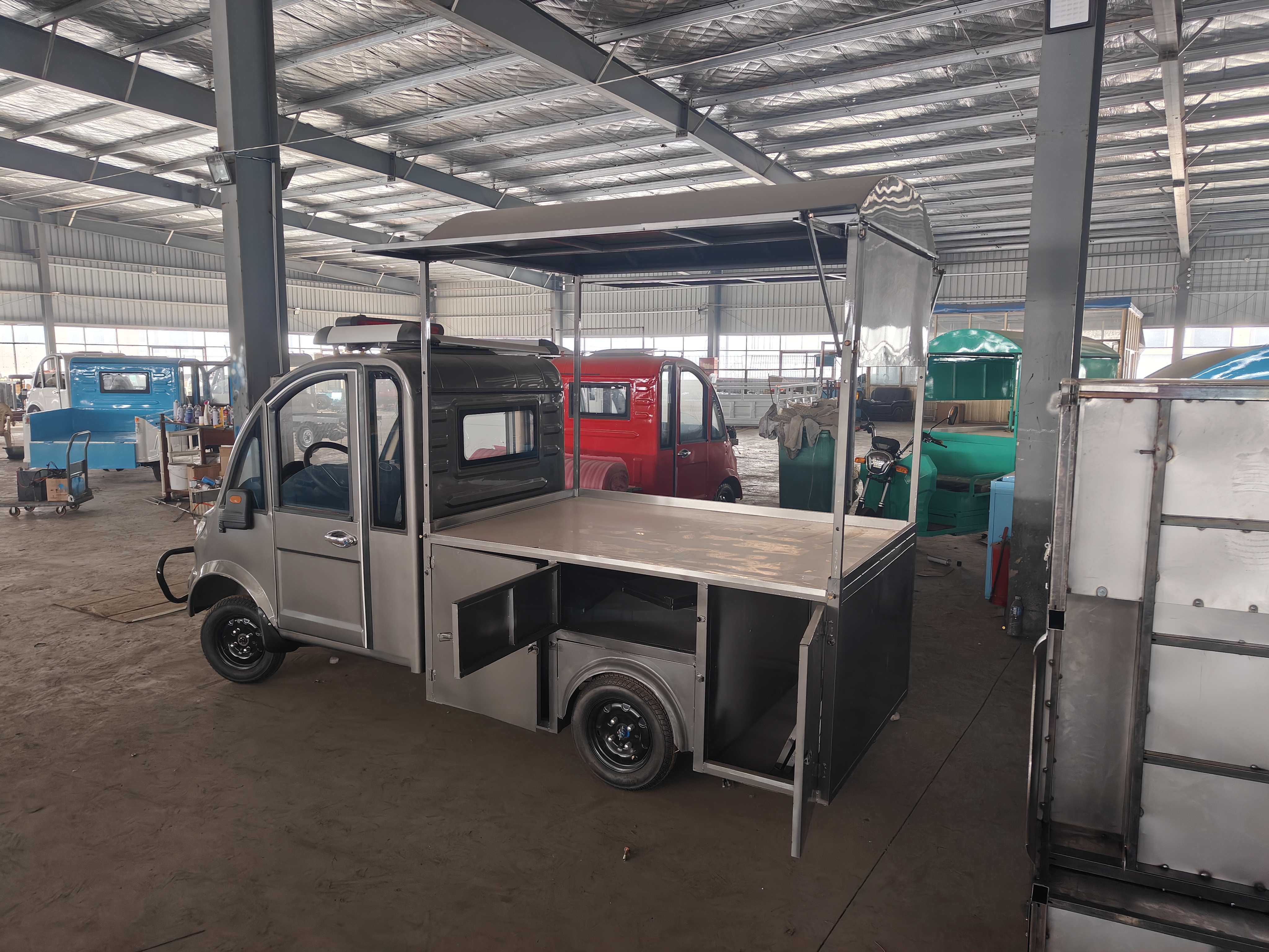 Electric three wheel multifunctional dining car stall with rack car, mobile food stall, snack car manufacturer supply