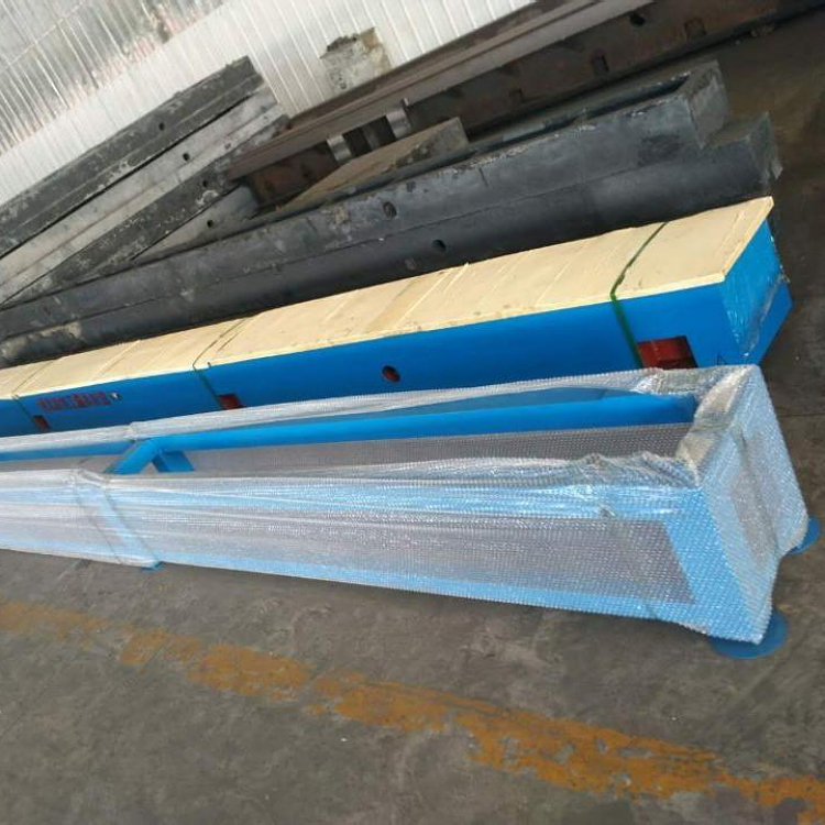 Cast iron aluminum profile inspection platform with a 6.5 meter long strip inspection plate structure, good wear resistance, and no deformation