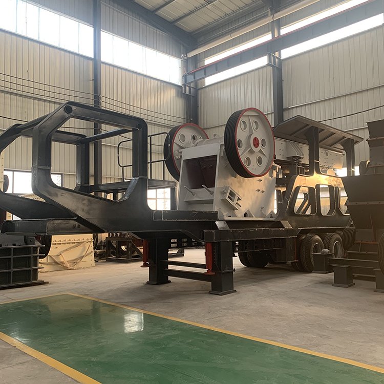 Vehicle mounted stone moving sand making machine Construction waste crushing station Cement clinker box crusher Guangxin