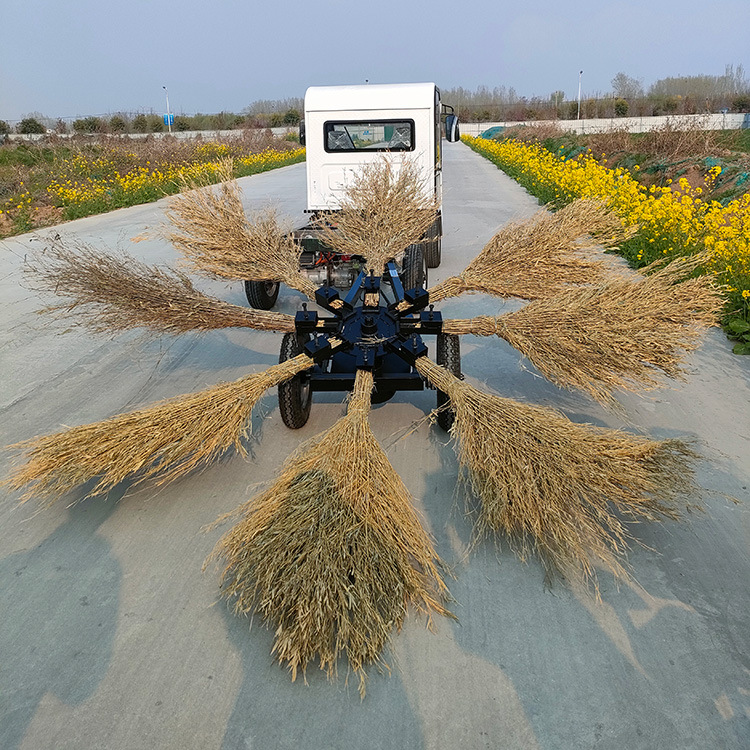 8 bundled broom type road sweepers in the factory area, broom sweeping vehicles, wind and fire wheel folding broom cleaning vehicles, road cleaning