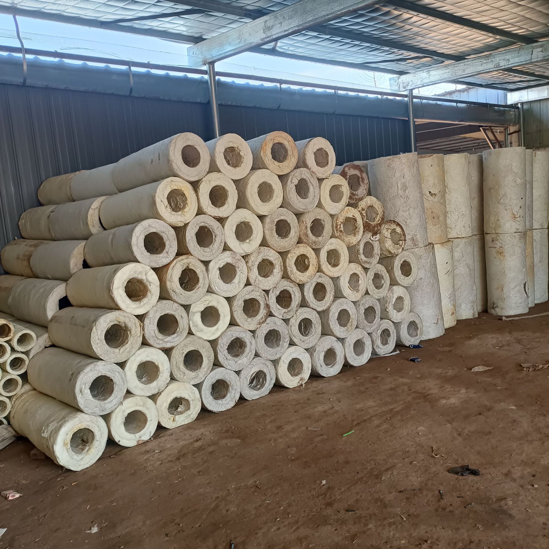 Xinchuang Micro aluminum foil Aluminium silicate insulation pipe High temperature resistant steam pipe insulation pipe shell 30-100mm thick customizable