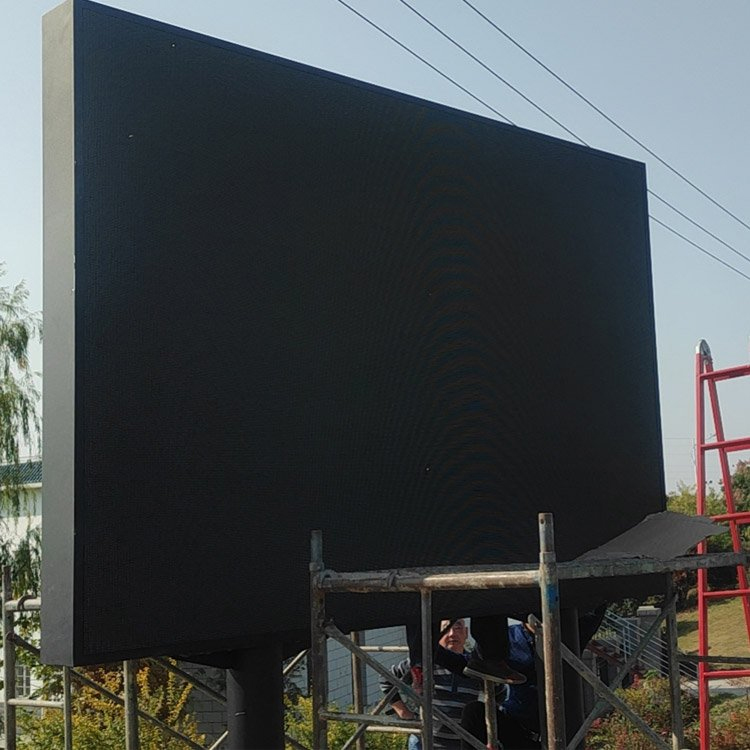 Installation of Longfa Large Outdoor Dual Pillar Ultra High Definition LED Advertising Display Screen