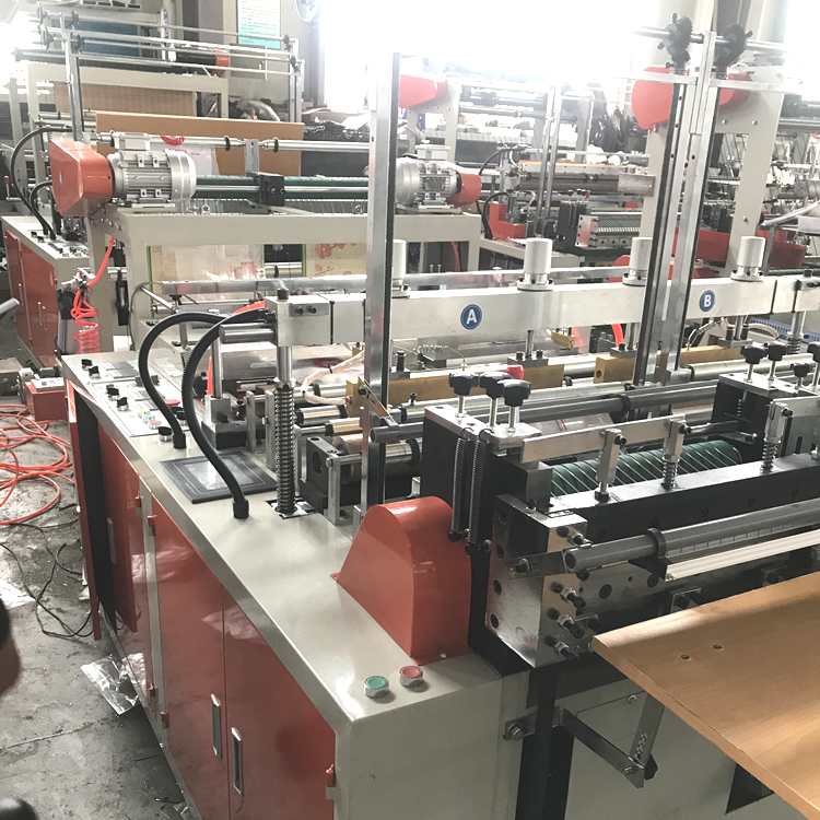 Tongzhuo fully automatic degradable material vest bag making machine, stable production, on-site installation and debugging