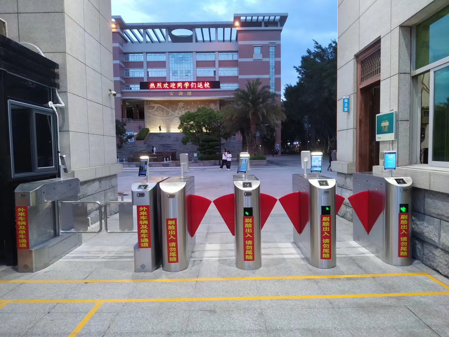 Campus intelligent swing gate, quick pass door, temperature measurement, facial recognition, access control, QR code ticket checking at passenger station