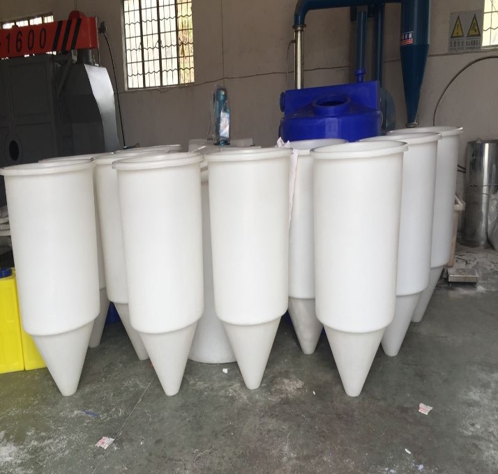 Yage rotational plastic orchard spray medicine box PE plastic container processing customized agricultural vehicle spray storage barrel square