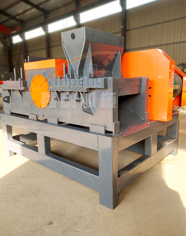 The structure of the fast steel bar granulator and rolling shear machine is novel, time-saving, labor-saving, and has a high utilization rate of the site