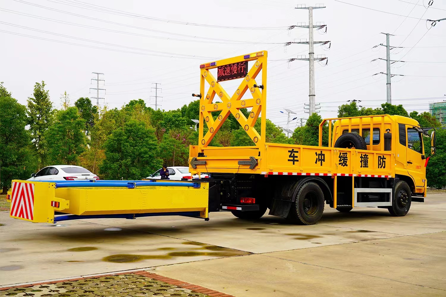 Qianxingda Dongfeng Tianjin 100K Collision Avoidance Buffer Vehicle Construction Safety Collision Avoidance Vehicle for Fifth Ring Expressway Elevated Bridge