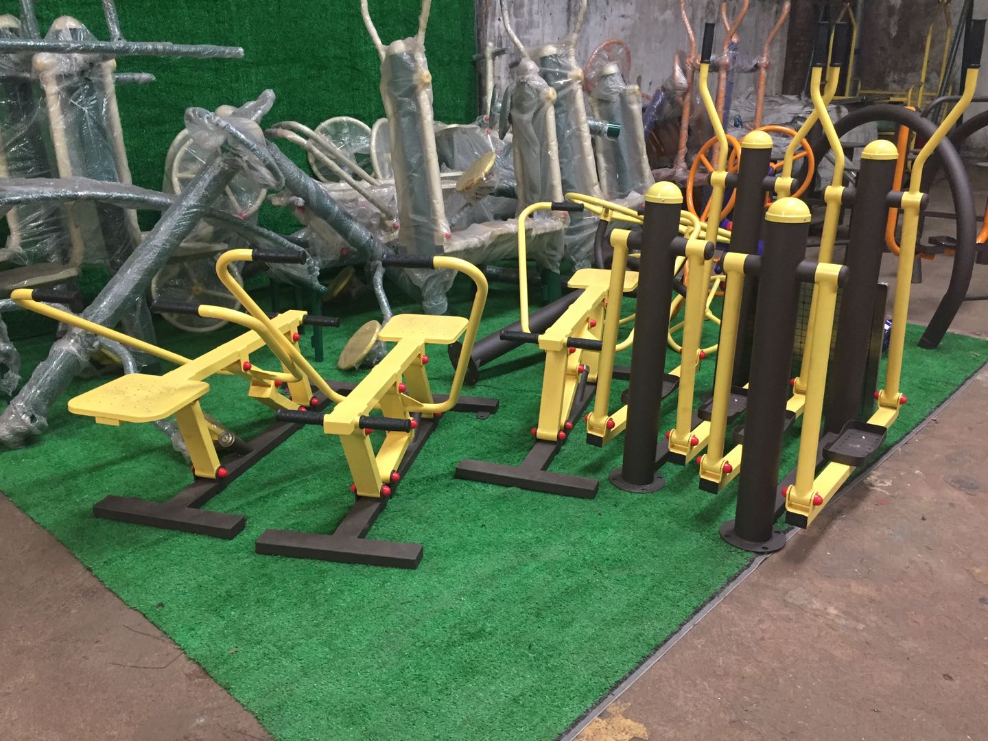 High grade recreational facilities manufacturer of the community Upper limb tractor Elliptical trainer Park square path