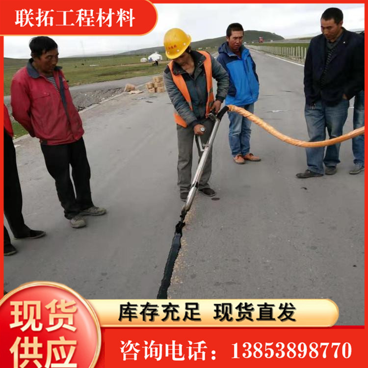 Asphalt sealant for repairing cracks in cement pavement with strong adhesion and high and low temperature resistance