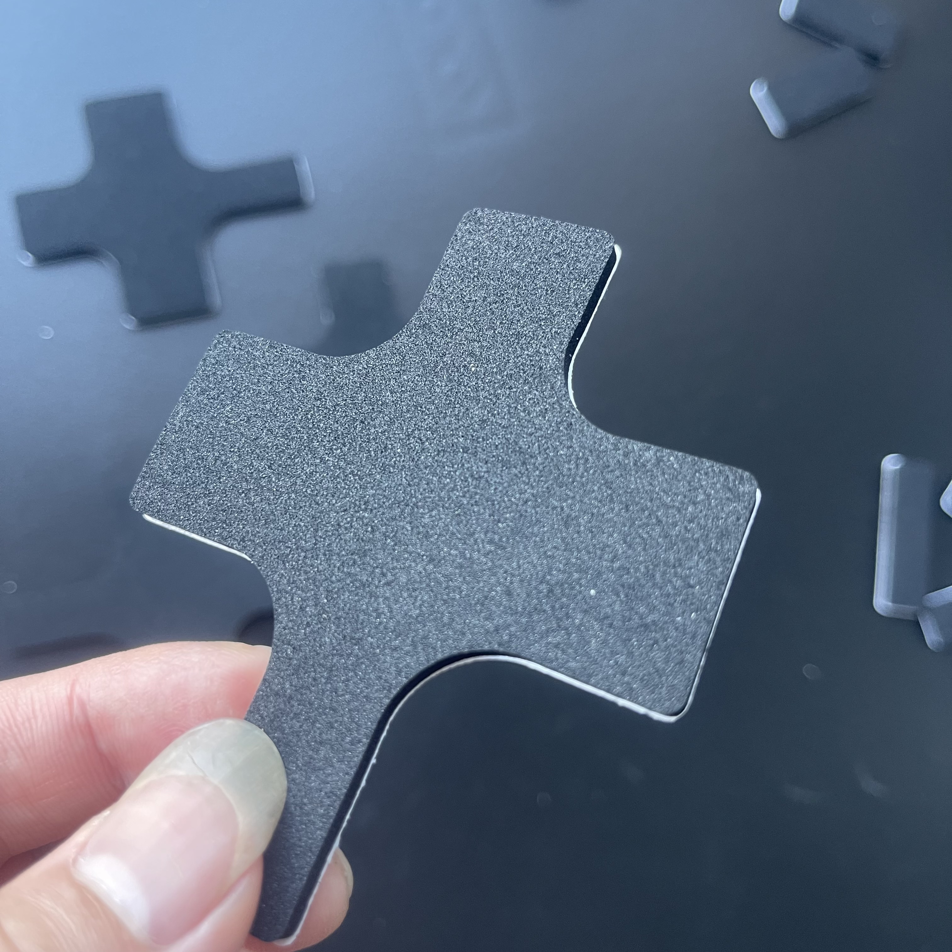 CR4305, neoprene foam, fireproof, halogen-free, flame-retardant, sealed, waterproof, and shock-absorbing, can be die-cut and processed with CR sponge