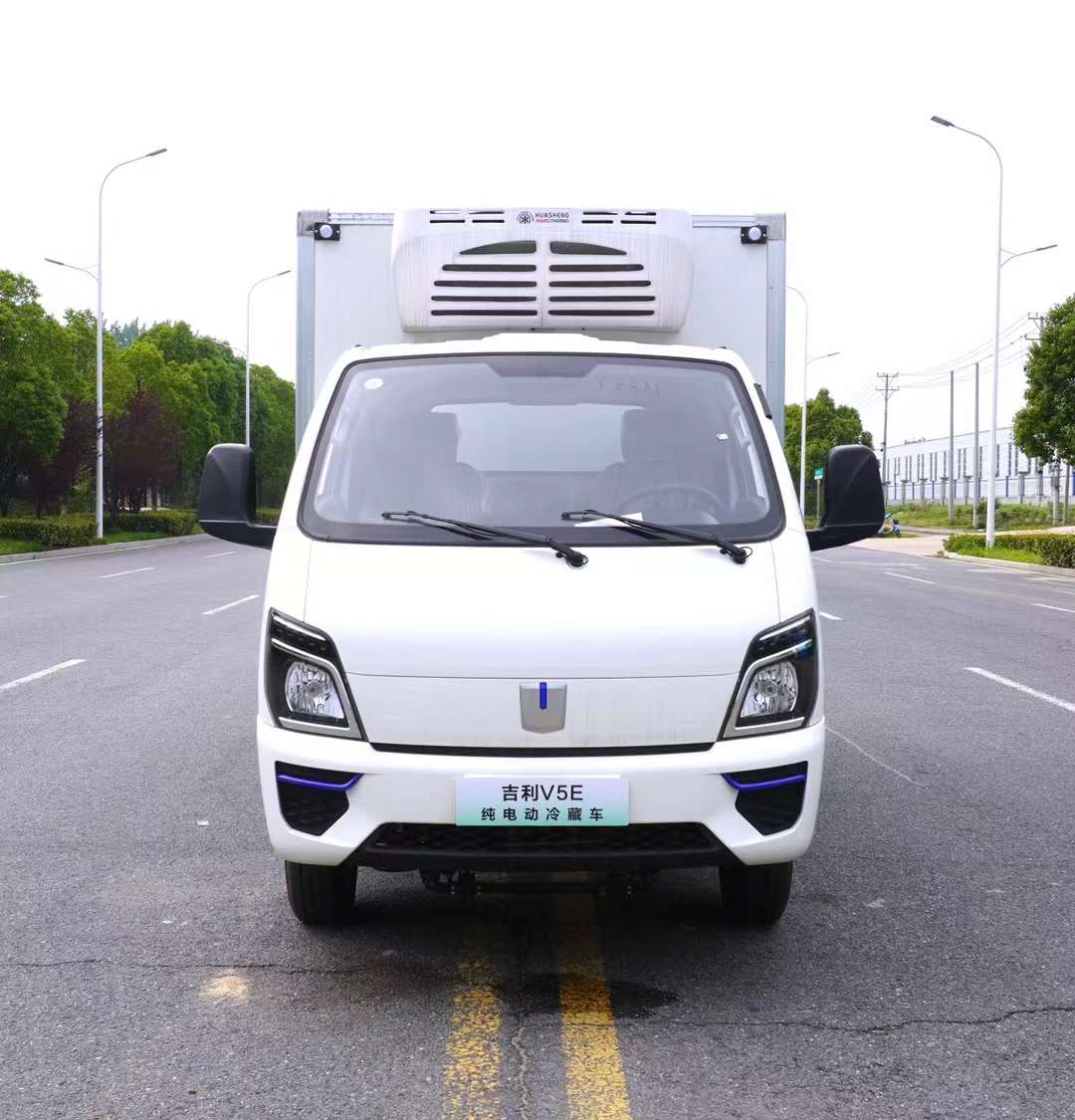 Geely Fengrui V5E pure electric refrigerated truck, close range vegetable and fruit preservation delivery vehicle