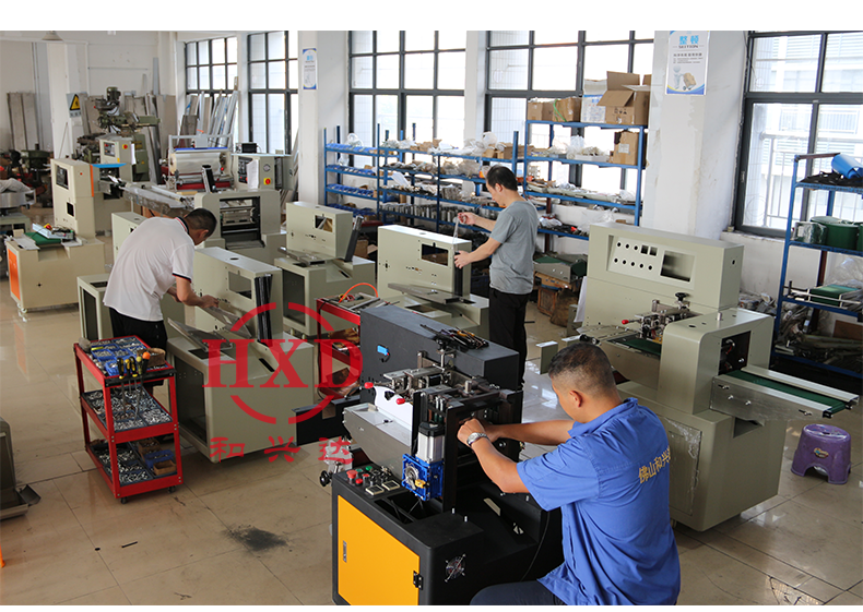 800 fully automatic pillow type packaging machine Automatic packaging equipment for large items Food, vegetable and fruit bagging integrated machine