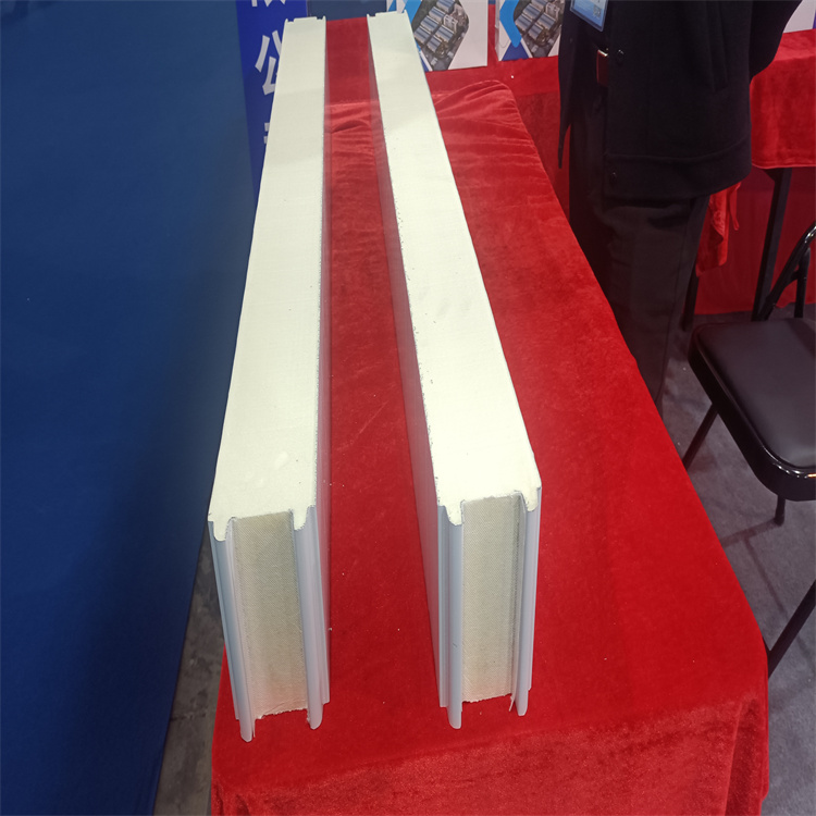 B1 grade flame retardant polyurethane cold storage panel partition wall panel cold chain logistics blue sky new materials can be customized