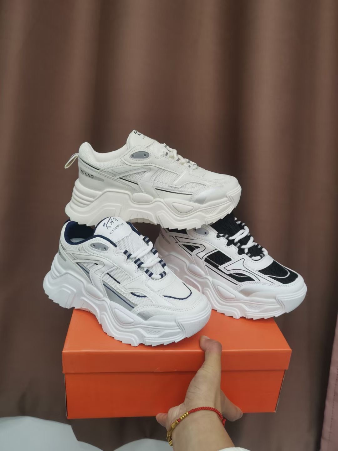 Wholesale of manufacturer's inventory shoes, summer sports shoes, tail goods, men's and women's father's shoes, off size street stalls, foreign trade shoes