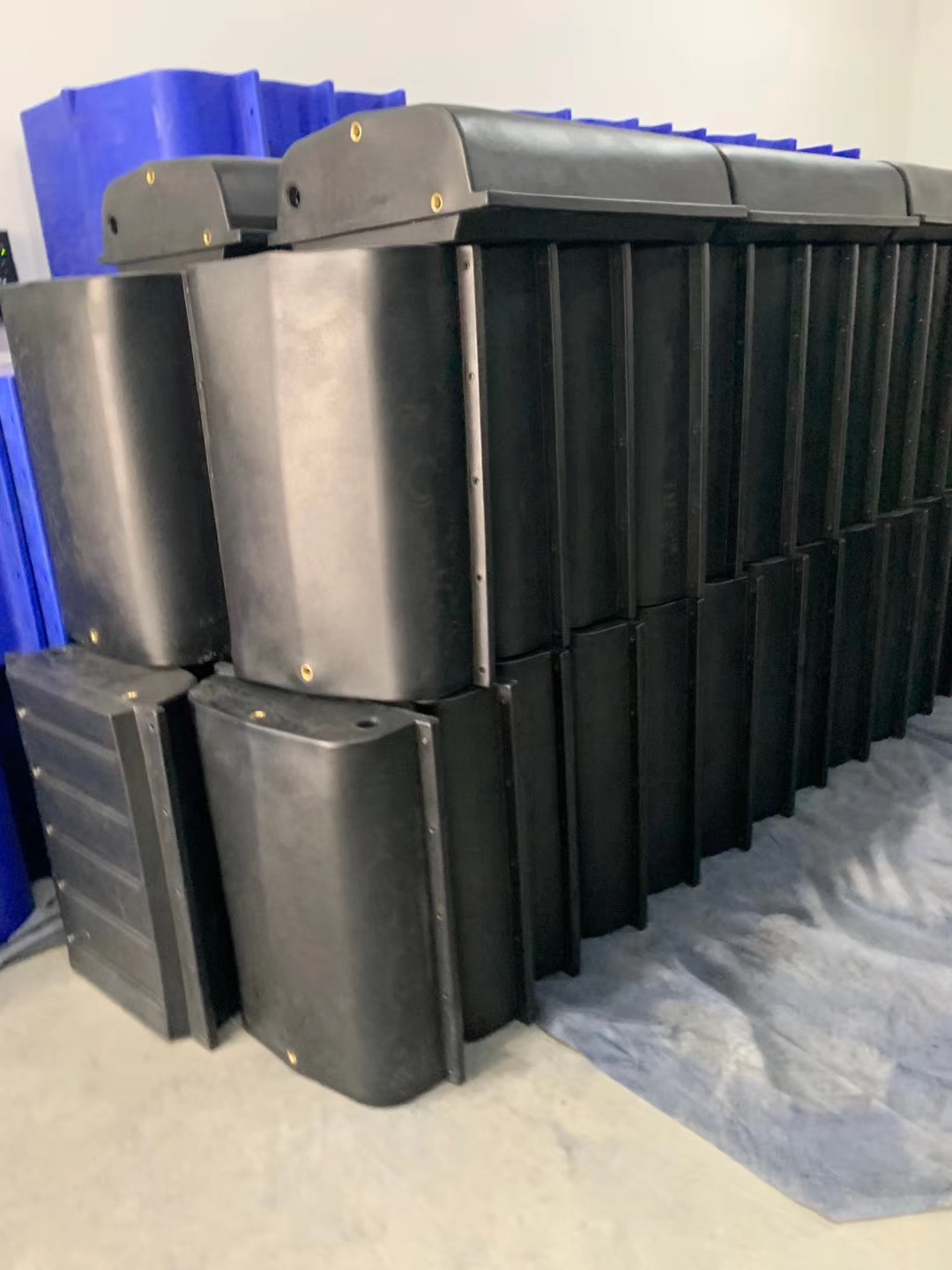 Rotational plastic RV water tank RV trailer PE water tank black 75L120L35L chassis installation water storage bucket