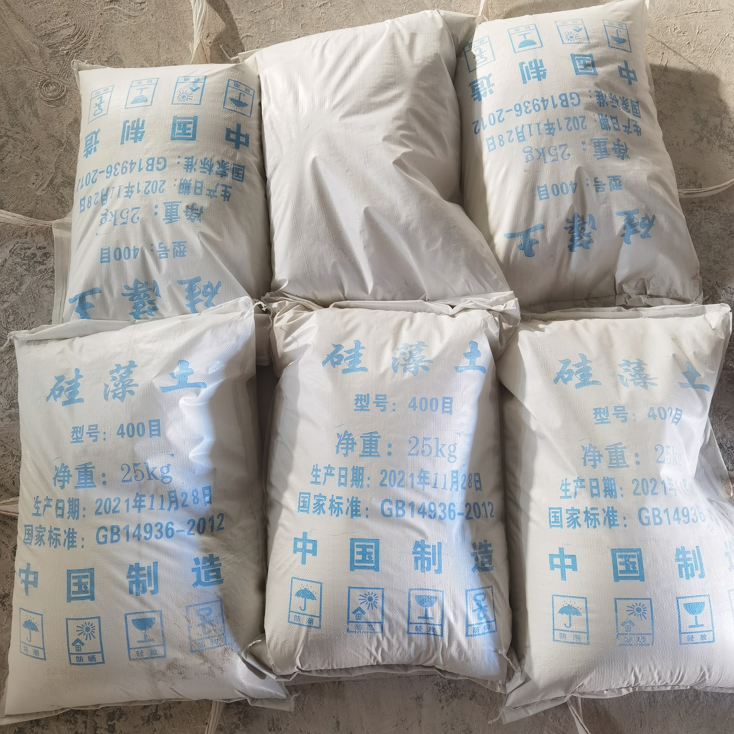 Calcined diatomaceous earth with high content of 150 mesh white sewage treatment has good adsorption performance and is sold in stock