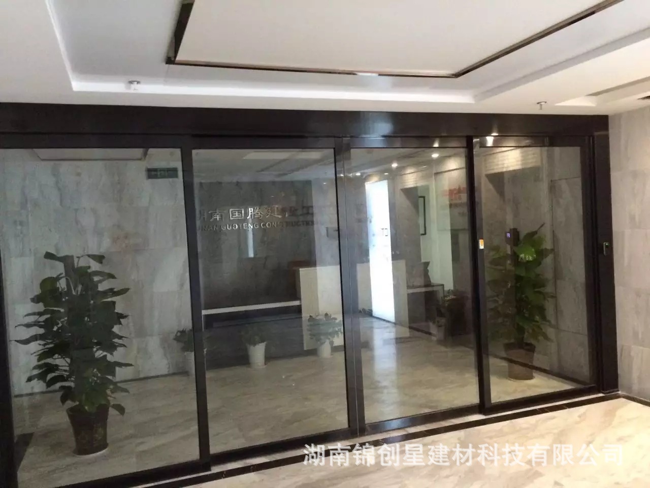 Customized aluminum alloy doors and windows, shops, fast food restaurants, KFC doors, aluminum alloy KFC sliding doors, swing doors