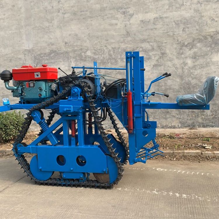 Scallion harvester commonly used by scallion farmers, equipped with self-service walking tractor and scallion digging machine