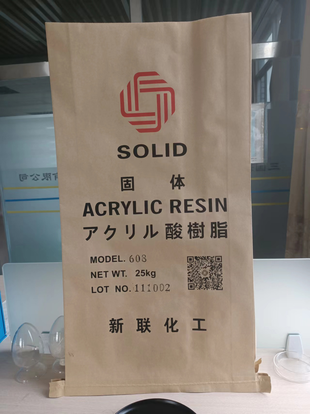 Domestic solid acrylic resin benchmarking imported 678 resin for lotion polymerization grinding color paste/varnish