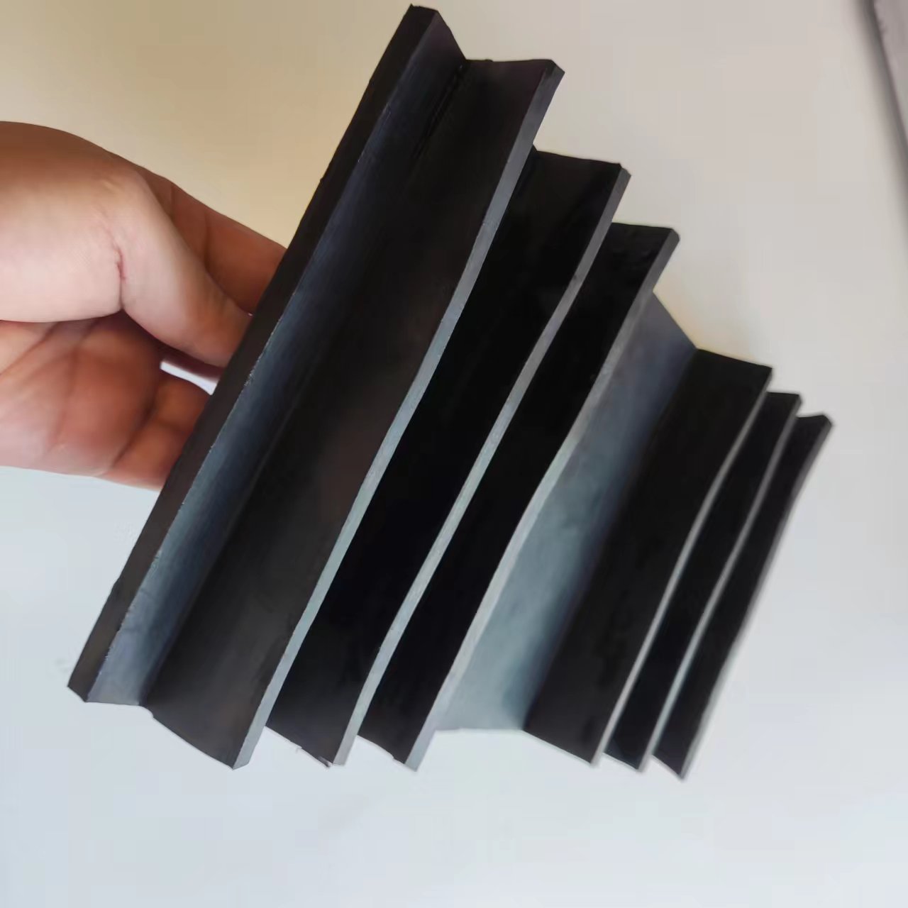 U-shaped rubber waterstop, made of rubber material, detachable rubber tape, used for construction joints in water plants