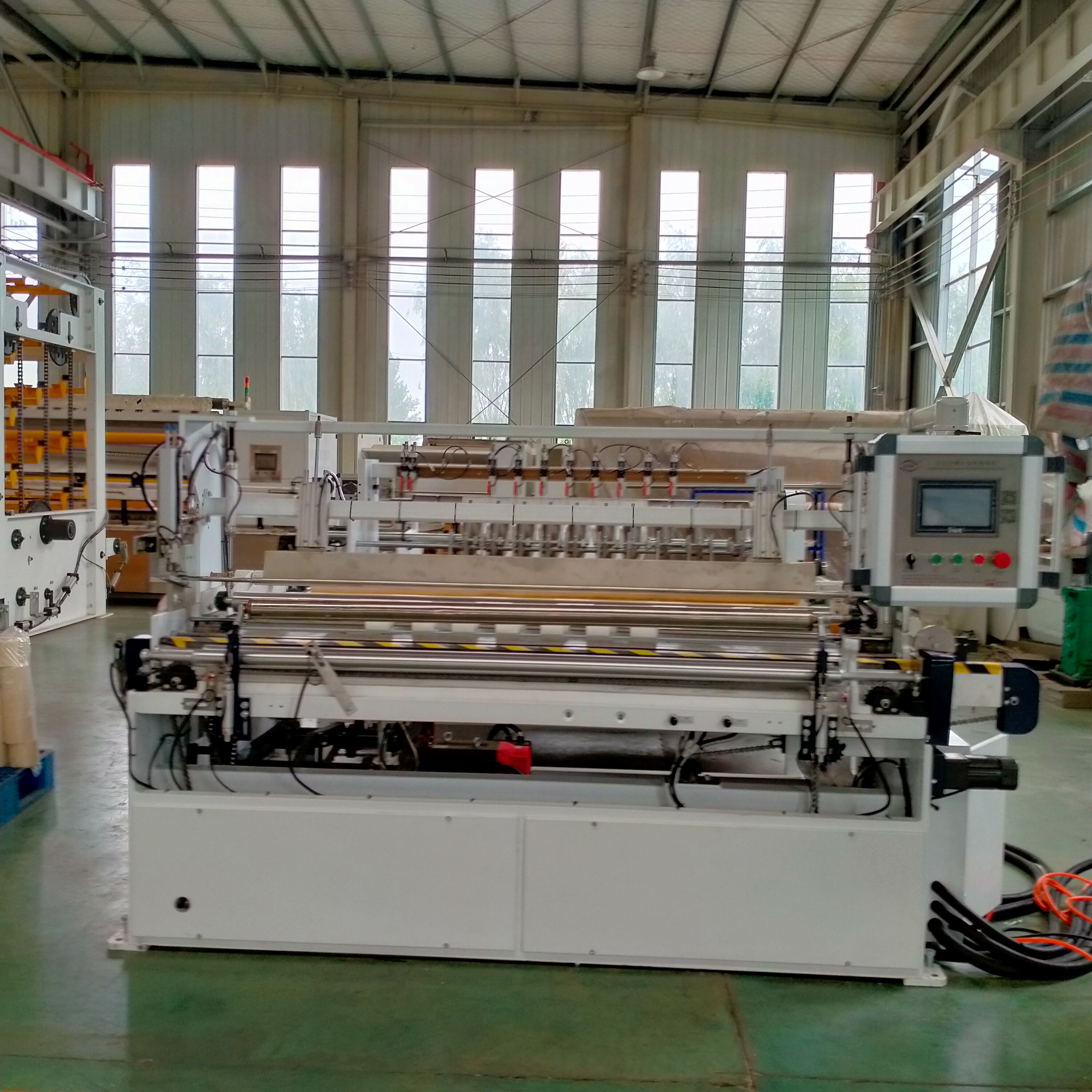 Lazy person cloth production line, handkerchief paper machine with high automation level, can be customized according to requirements