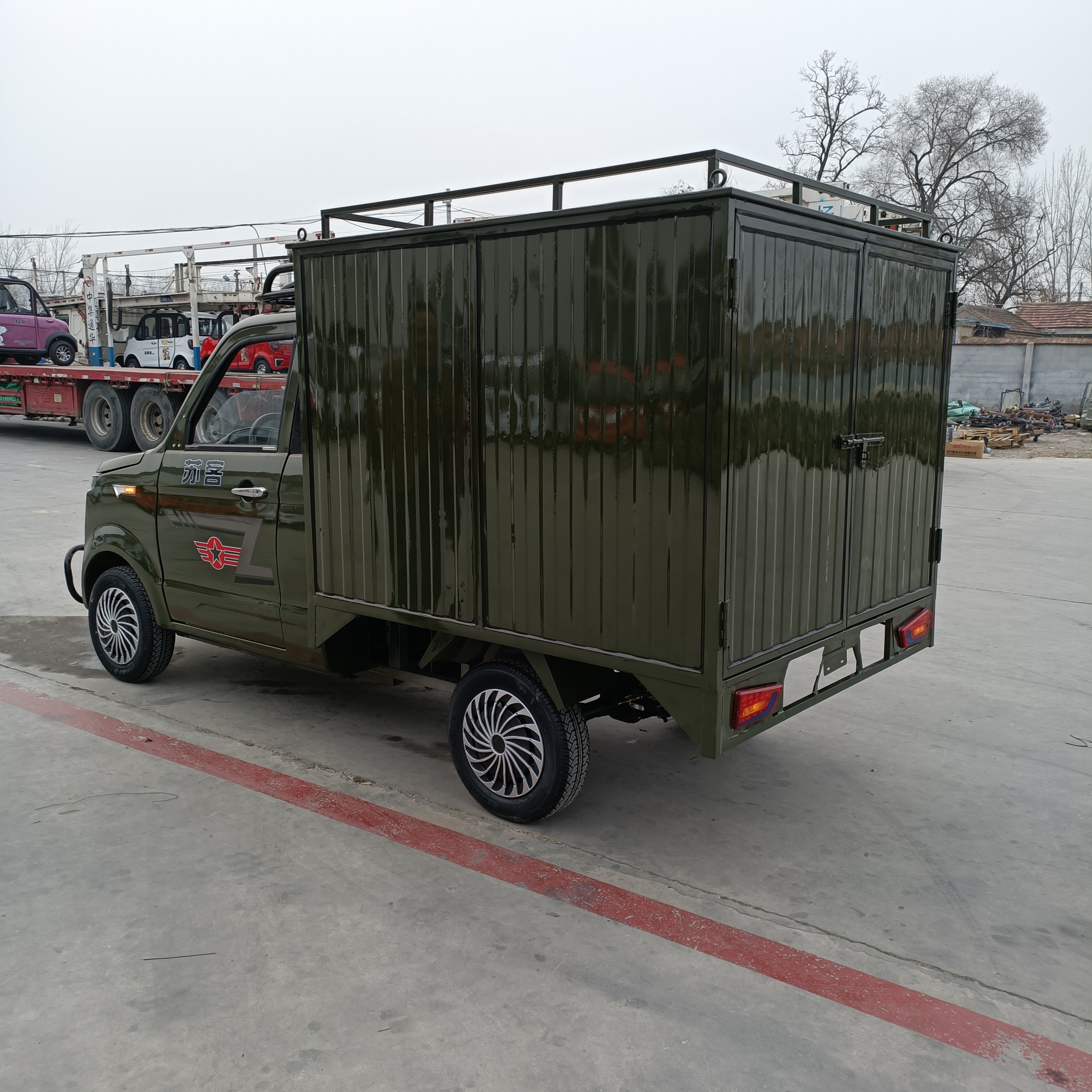 Electric four-wheel Cart box truck semi enclosed pickup truck