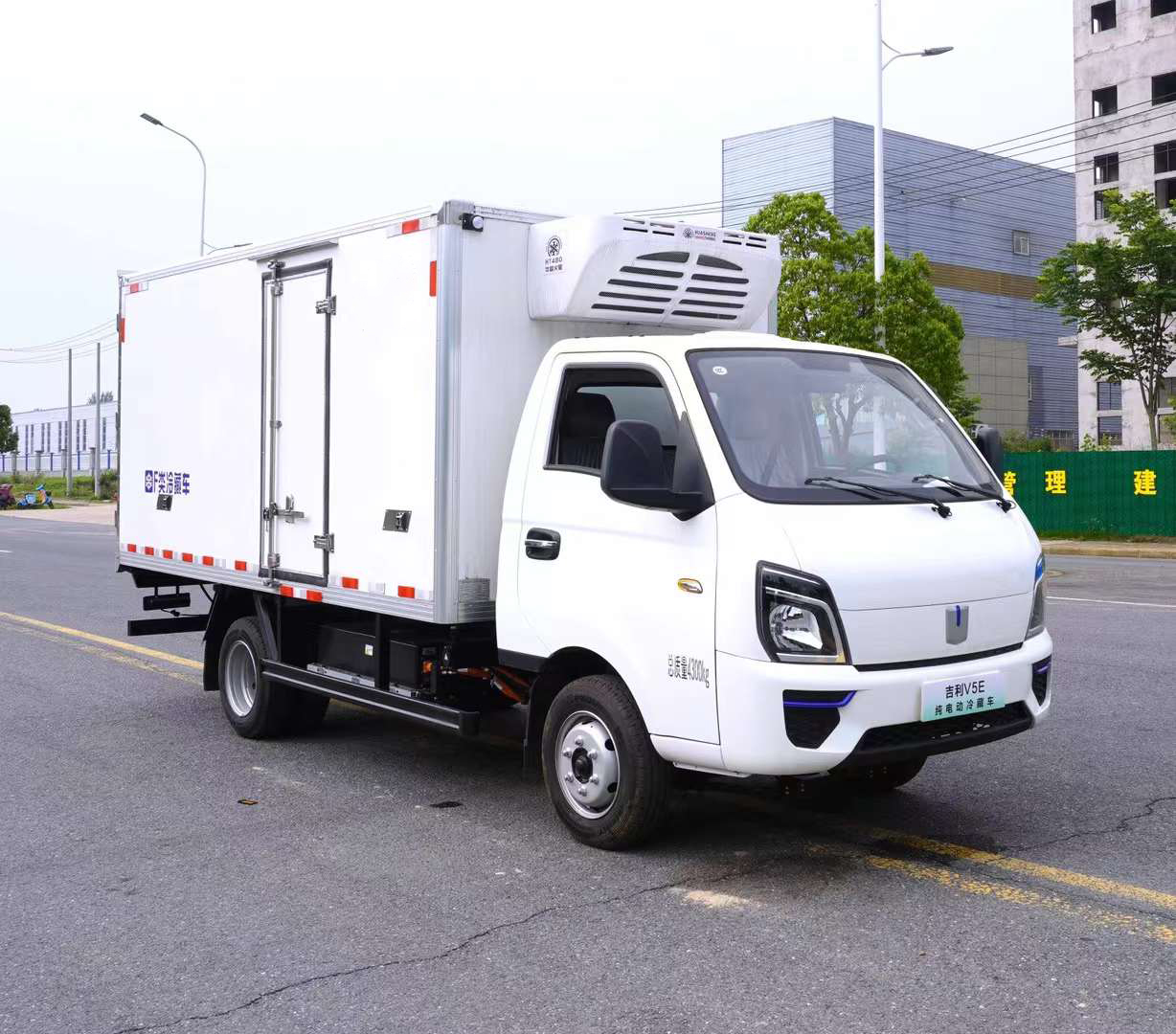 Geely Fengrui V5E pure electric refrigerated truck, close range vegetable and fruit preservation delivery vehicle