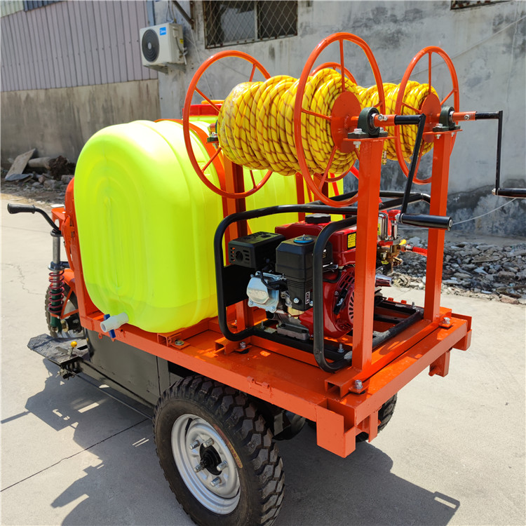 Orchard pesticide sprayer in the morning three wheeled rear air driven pesticide sprayer atomizes diesel spray