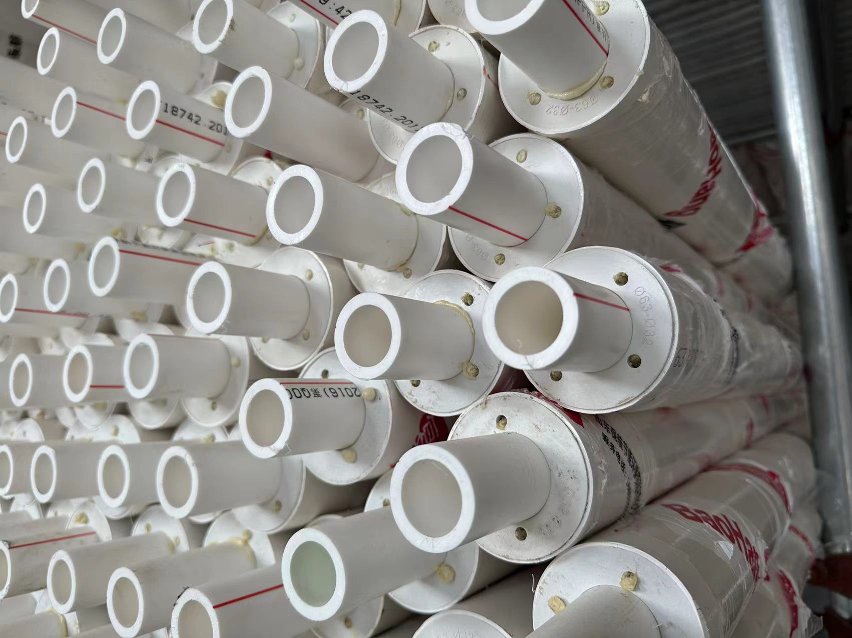 Manufacturer's direct sales of domestic and foreign plastic PPR insulation pipes, hot water PVC polyurethane foam composite three-layer integrated air energy