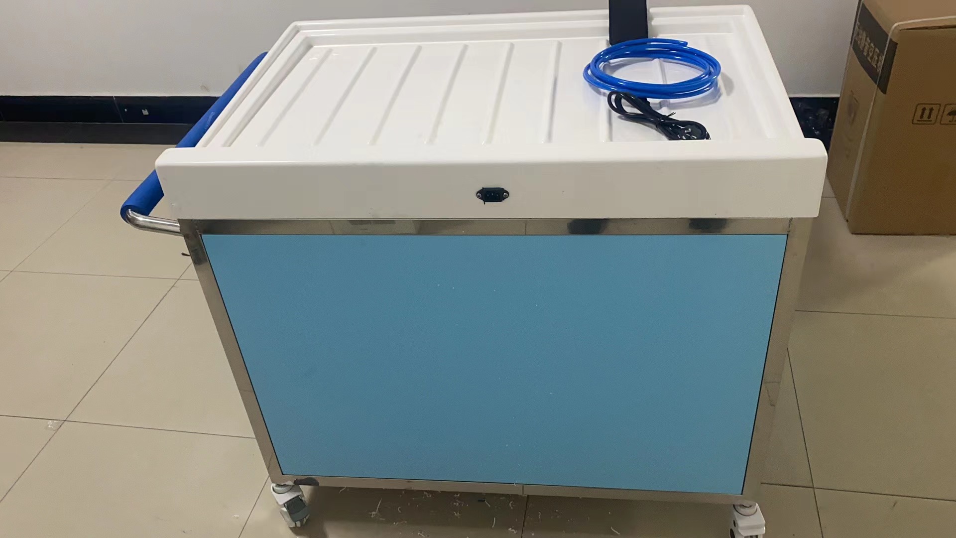 The length of the endoscope cleaning and drying table can be customized with PMMA polymer production and optional air pump side leakage