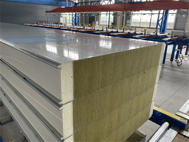 The rock wool composite board purification board used for Henghai color steel roof panel wall can be customized by the manufacturer