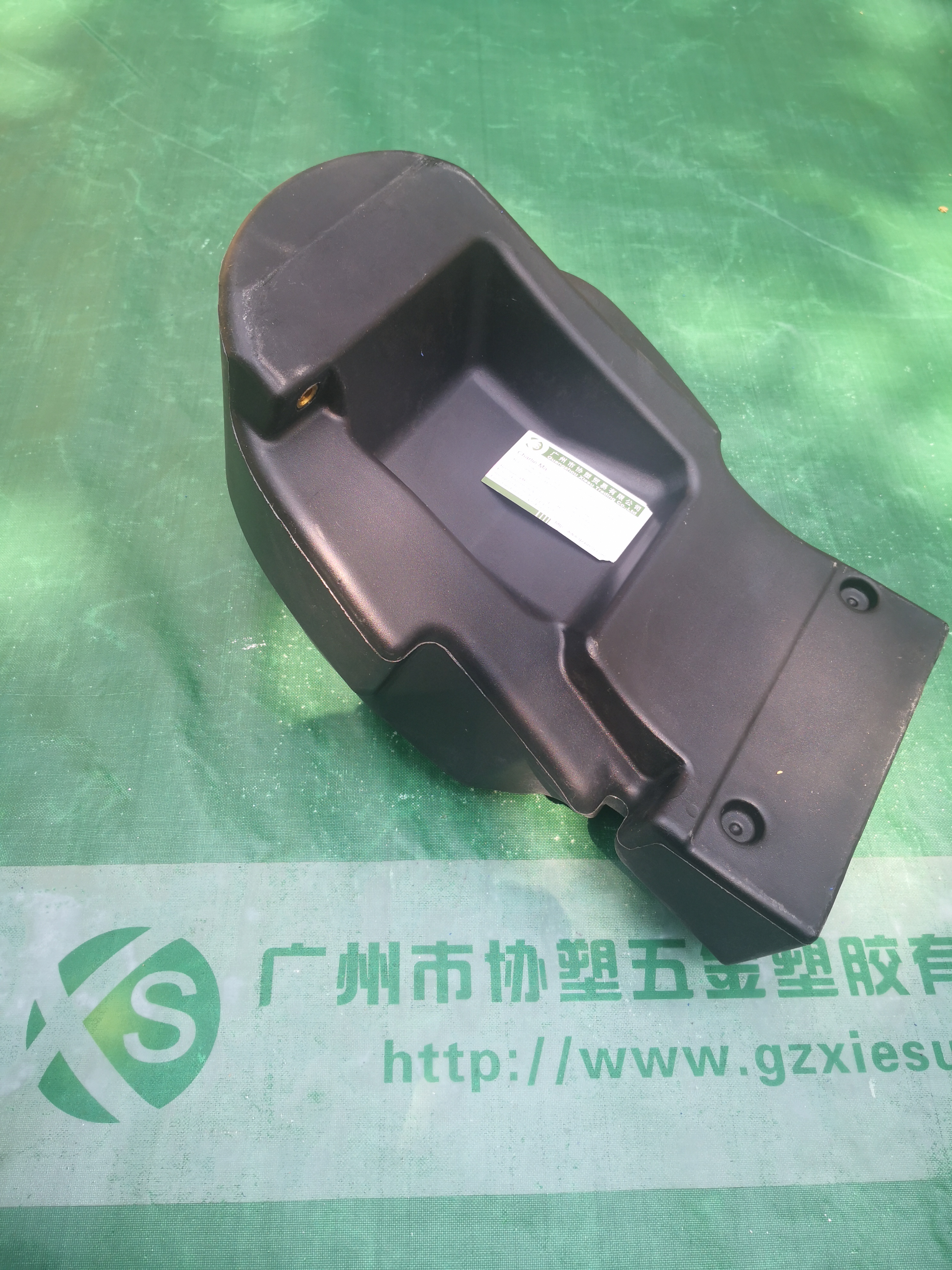 Motorcycle and automobile parts modification, water tank co plastic professional design, rotational plastic products, irregular box manufacturing