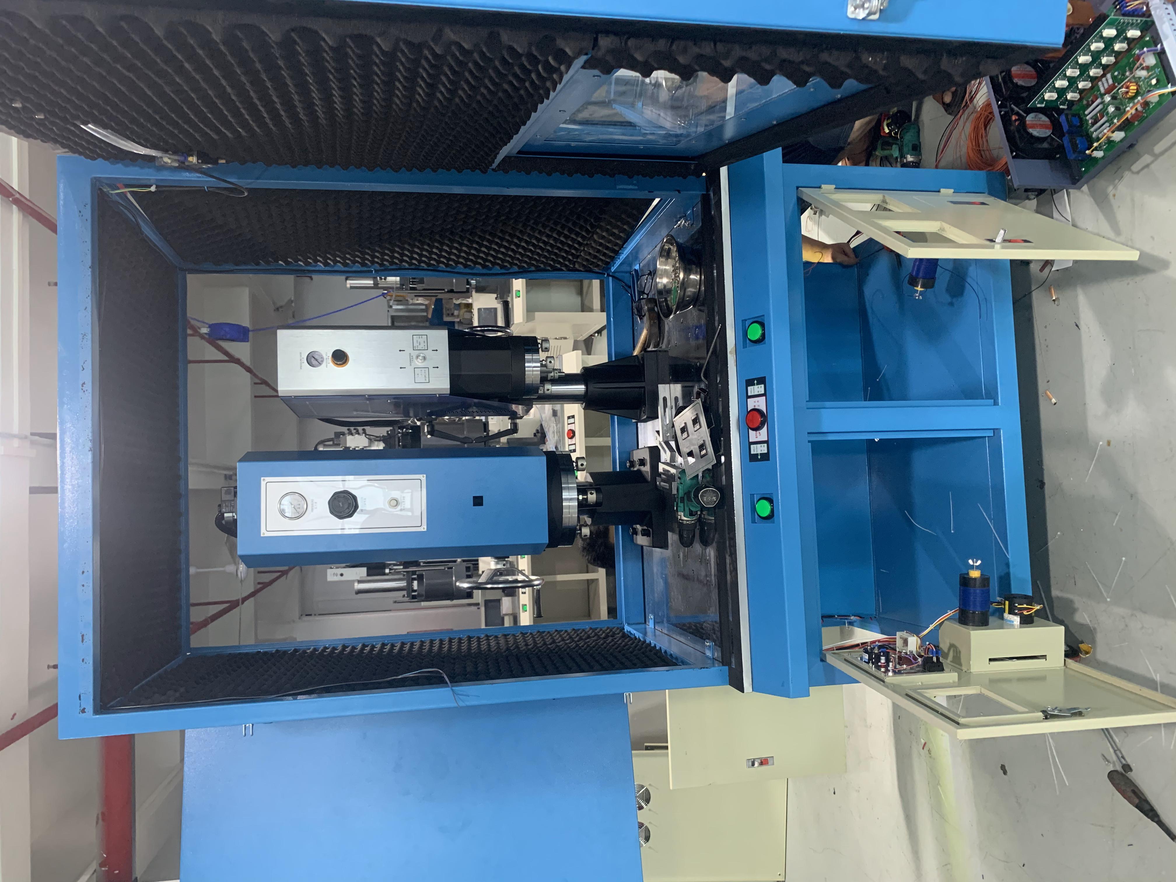 Multi station rotary table plastic welding machine