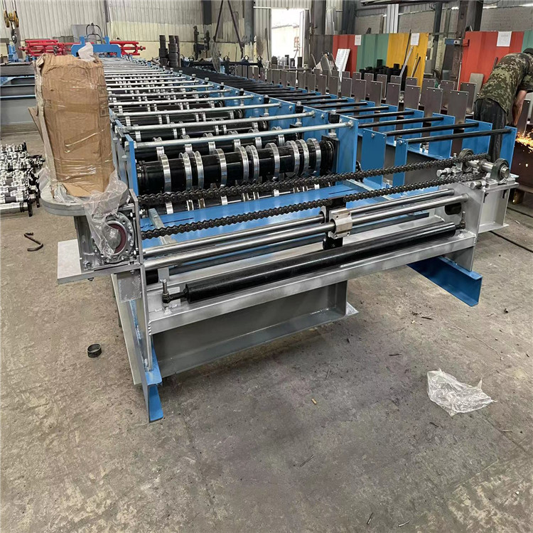 Spot production of 1025 floor bearing plate equipment, fully automatic hydraulic color steel tile pressing machine, manufactured by Longxing