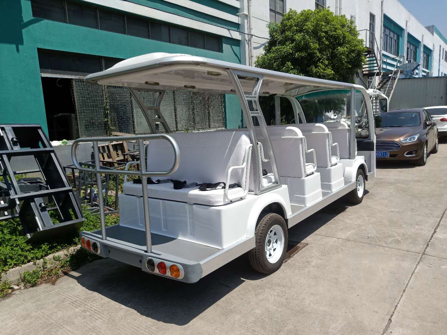 New 14 seat sightseeing car without door Four wheel battery sightseeing car Open type electric Tour bus service